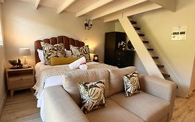 The Willow Suite - Larola 35